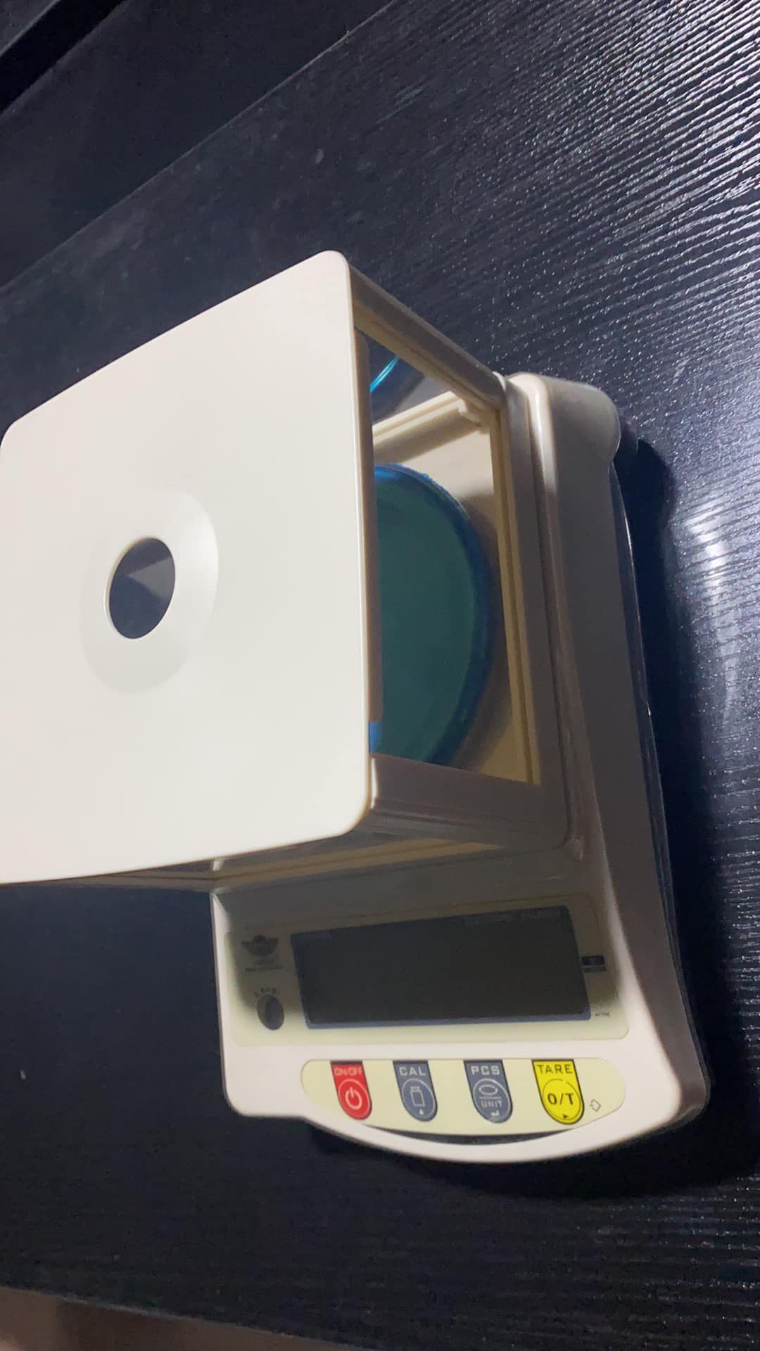 0.1g and 1g electronic scales