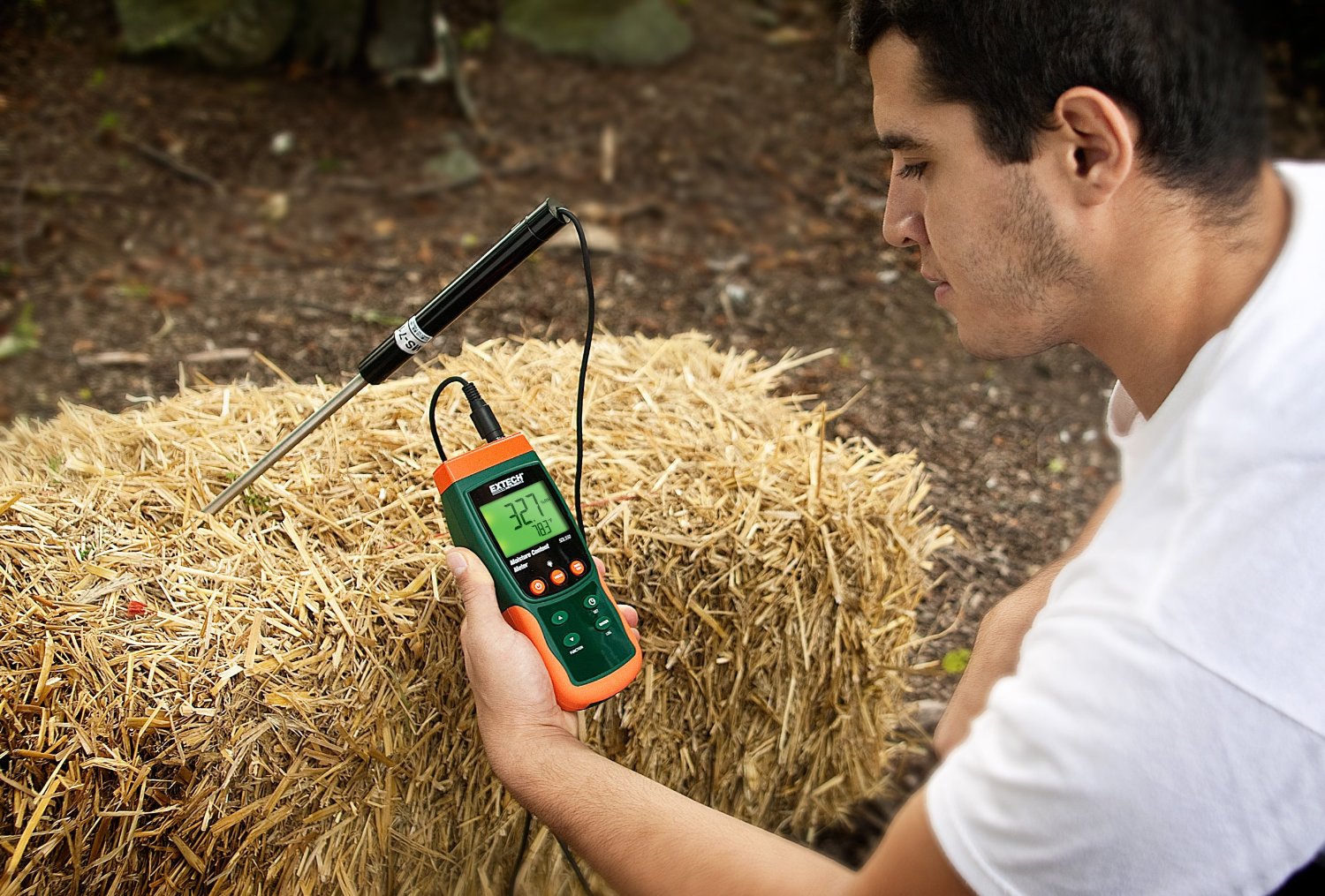 Precise Moisture Meter with reliable moisture readings