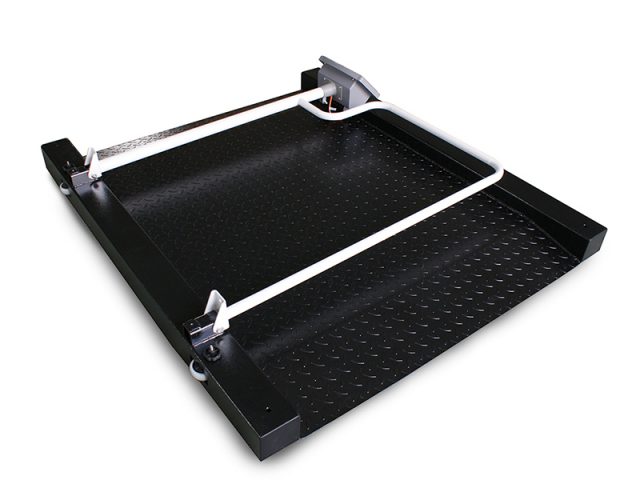 Rugged floor weighing scales with a ramp