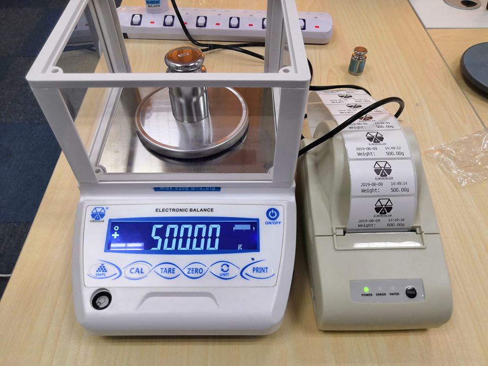 Weighing Electric Analytical Balance
