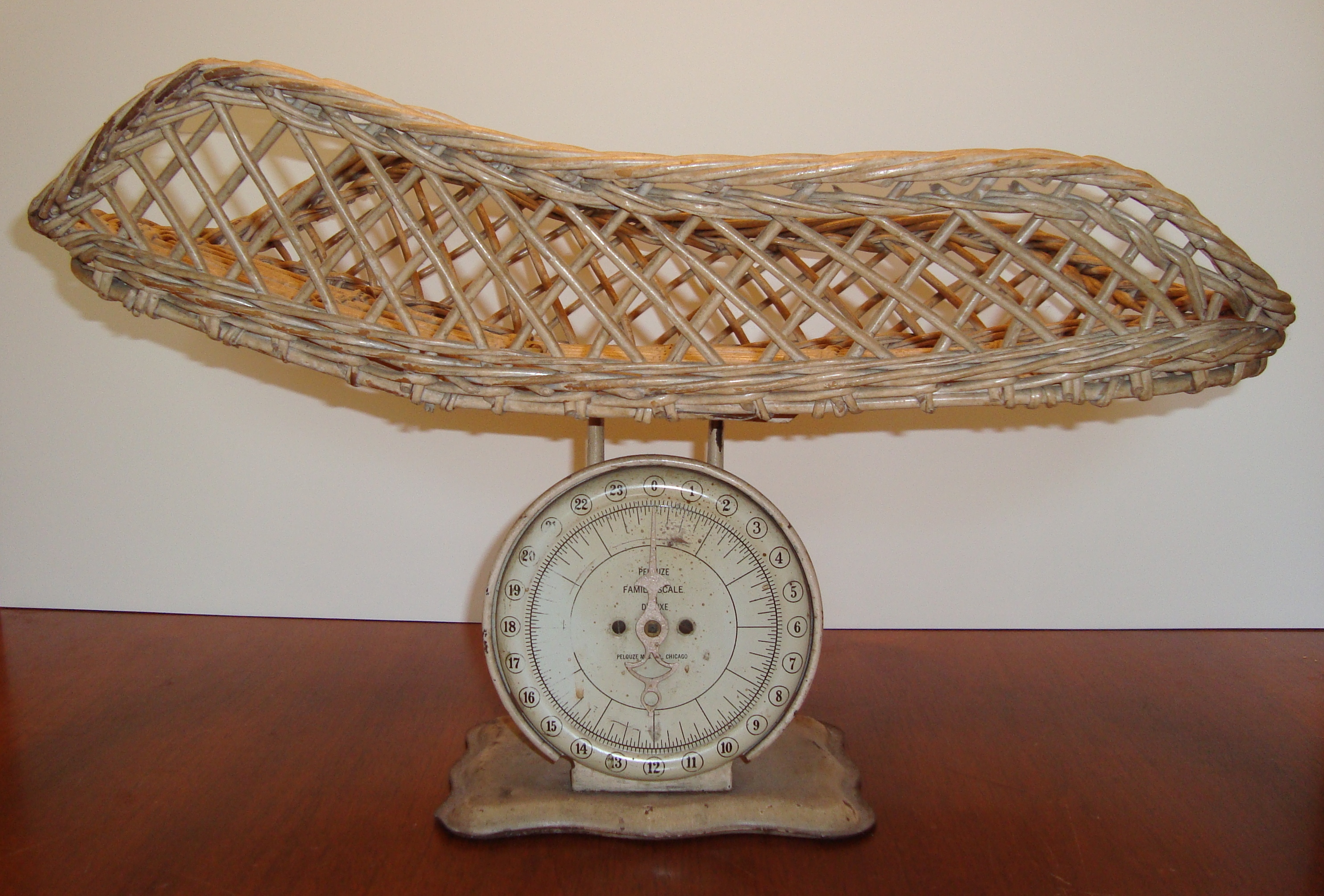 Mechanical baby weighing scales of up to 25kg weight capacity