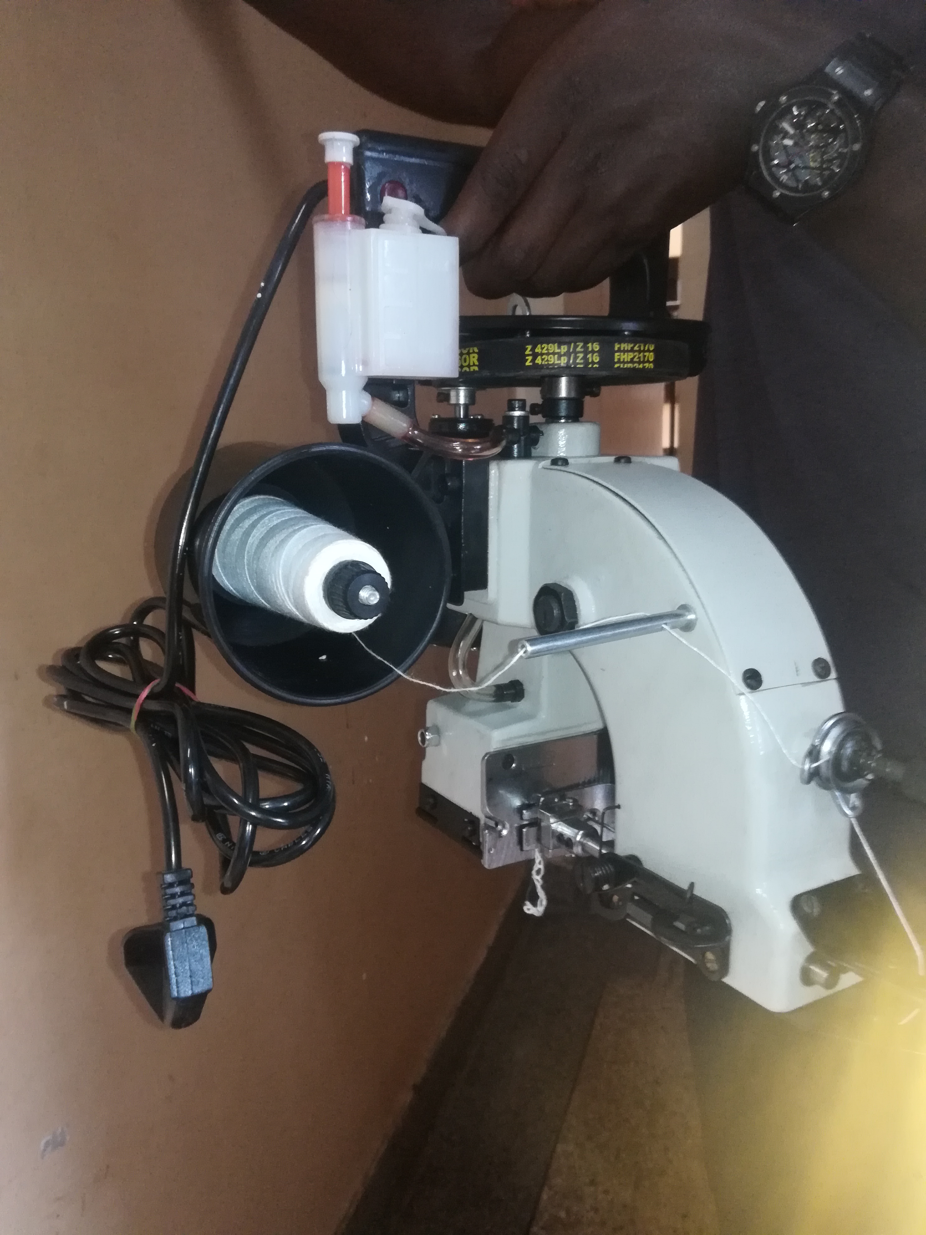 Four Thread Apparel Machine S41N-4 –