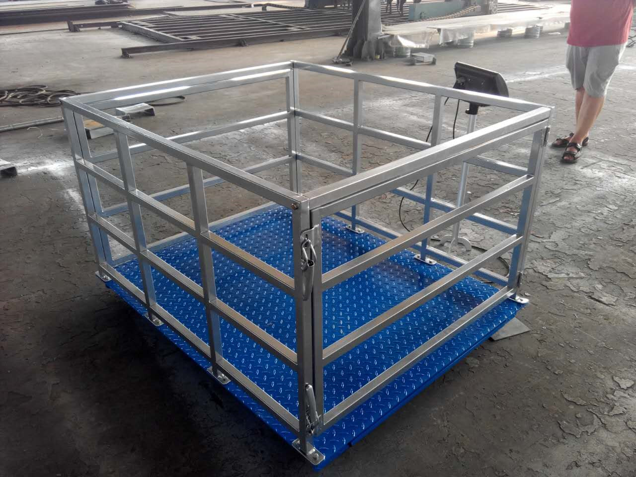 Large Scale Dog & Cat Wire Mesh Cage