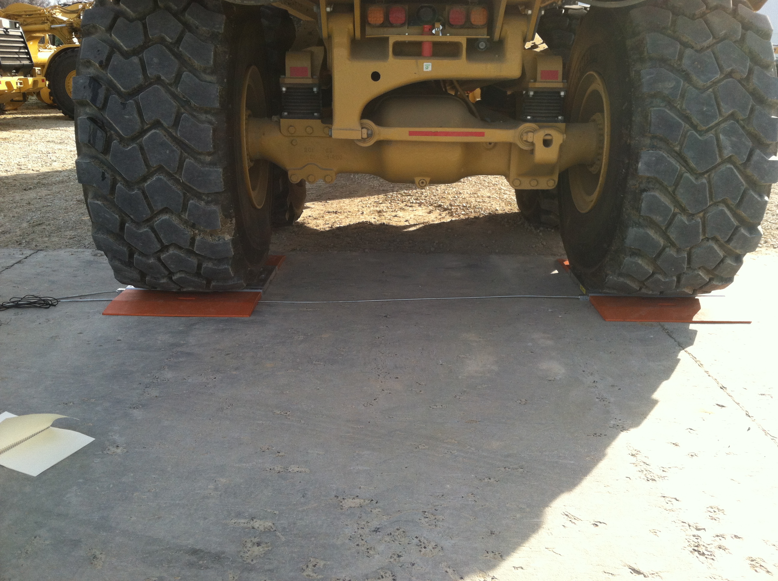 weighbridge scale with infrared raster to prevent false alarms from positioning vehicle Hoima