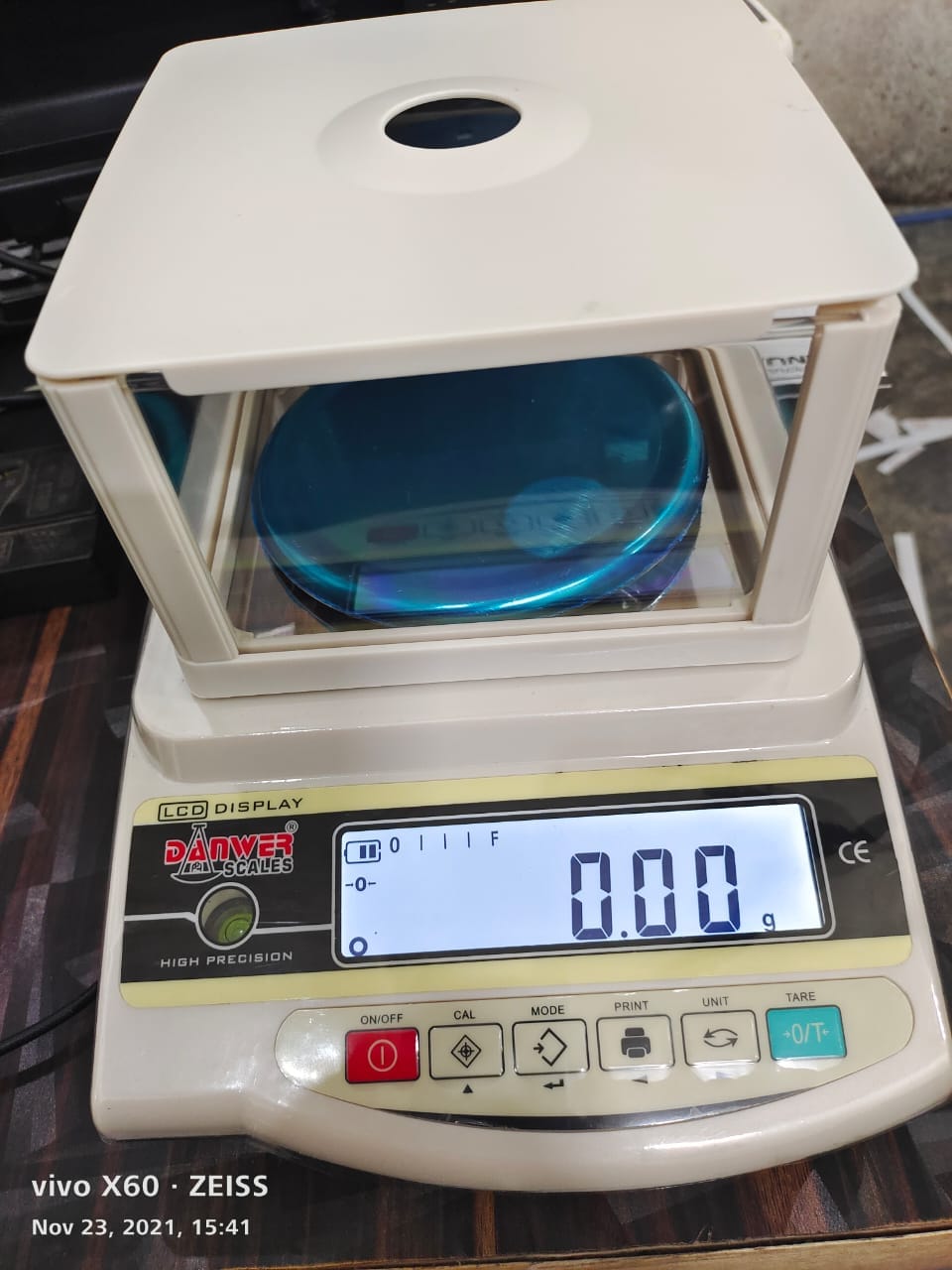 Highly Transparent Glass Analytical Laboratory Balance — Ultra-Precision Weighing