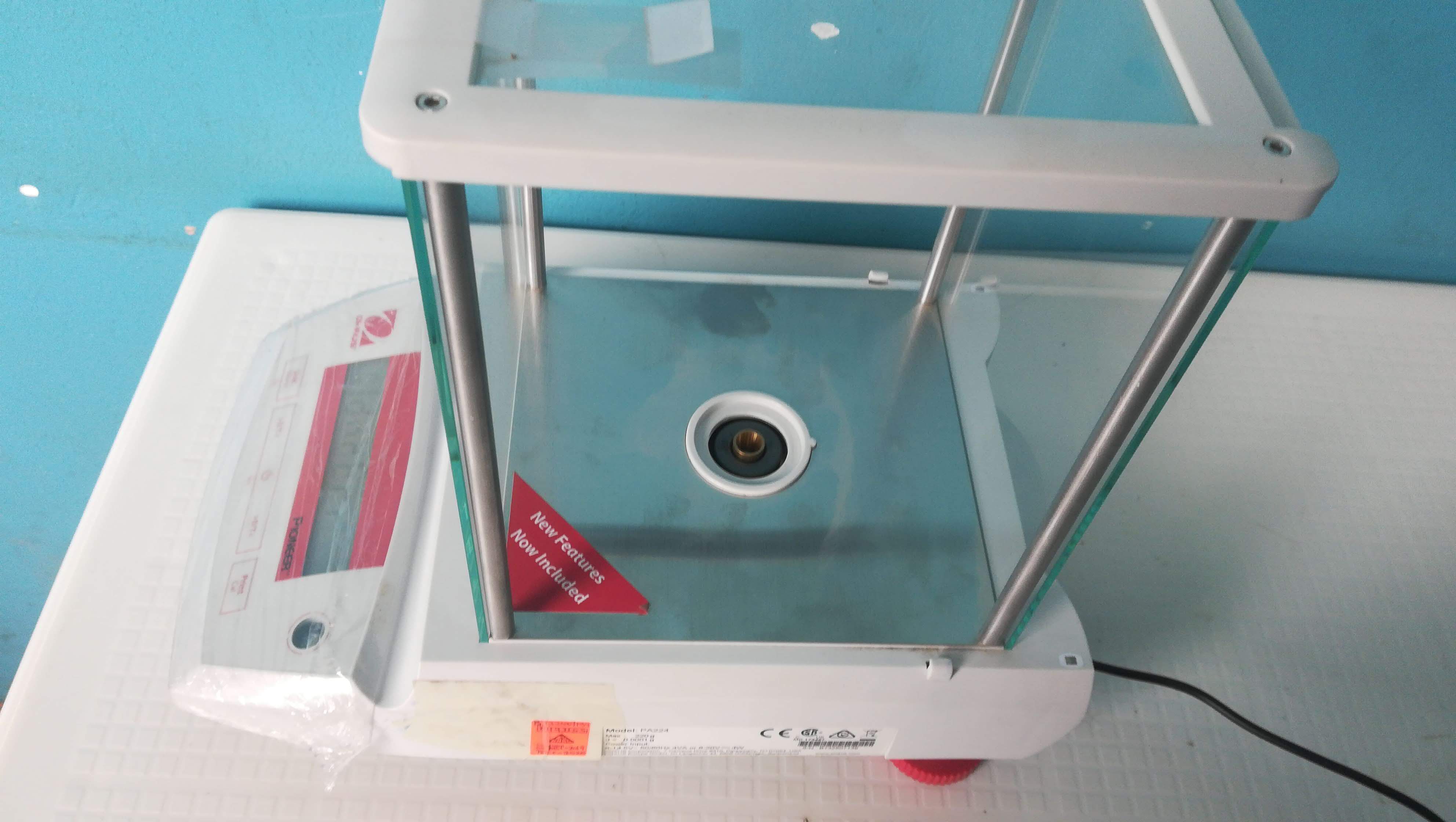 Scale with Pre-Calibration, Tweezers & Weighing Pans 0.001g