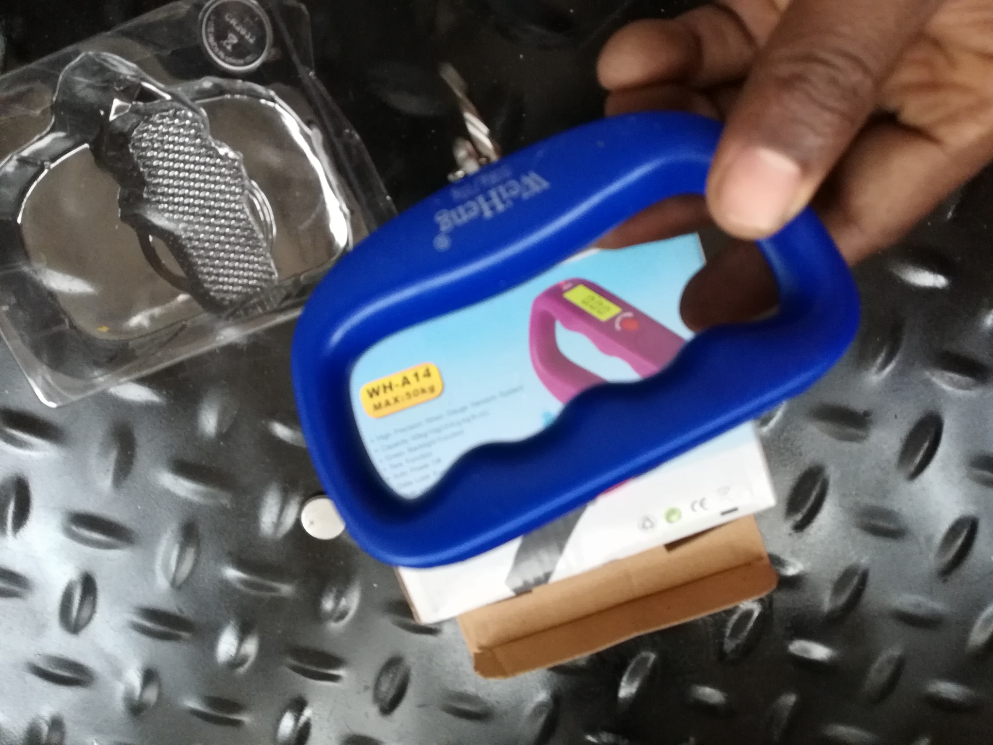 sturdy hanging hook or strap weighing scales - Portable-Luggage-Scales weighing scale available in Kampala, Uganda