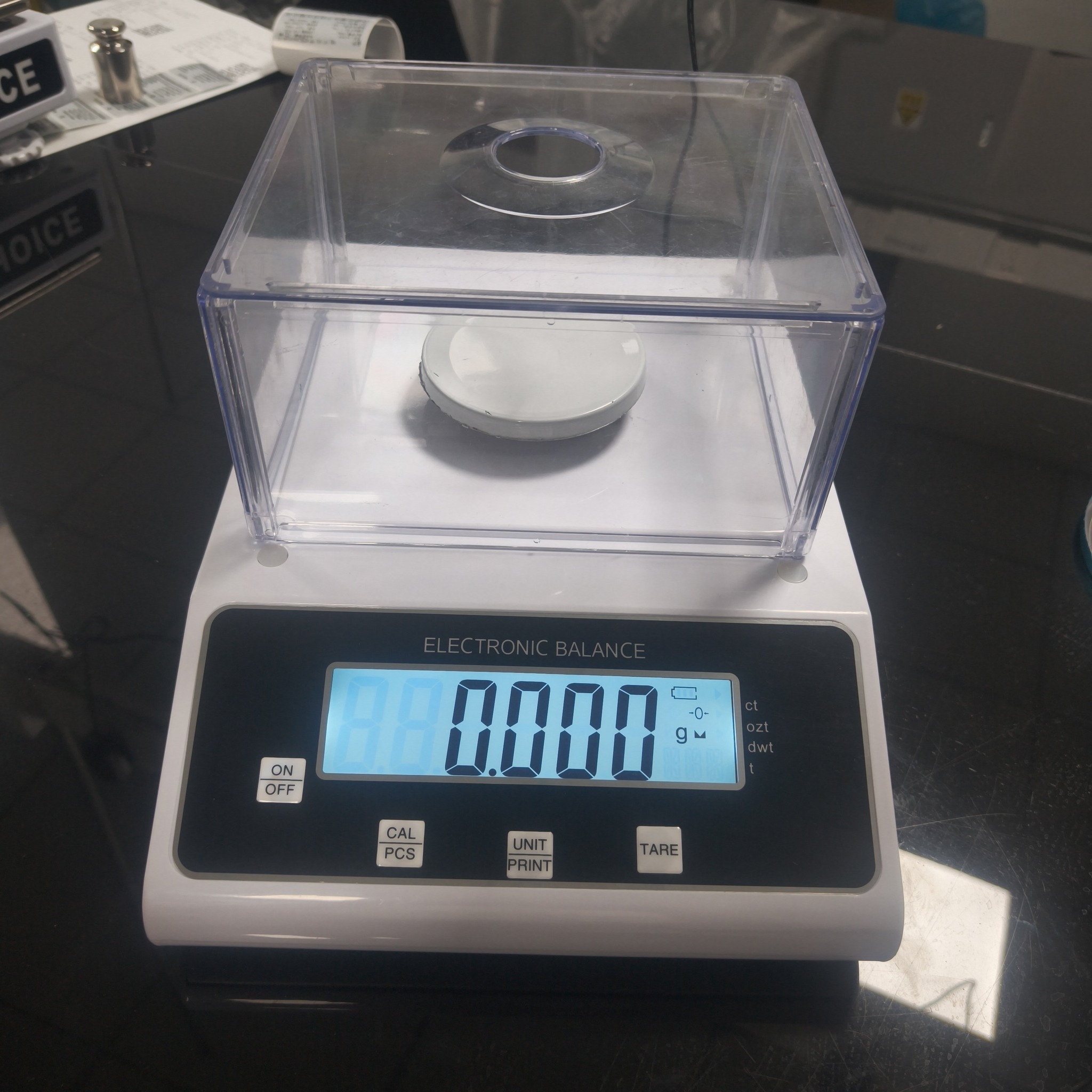 Precision-Electronic-jewellery-5kg-0-1g-10kg-1g-LCD-scale- in Wandegeya