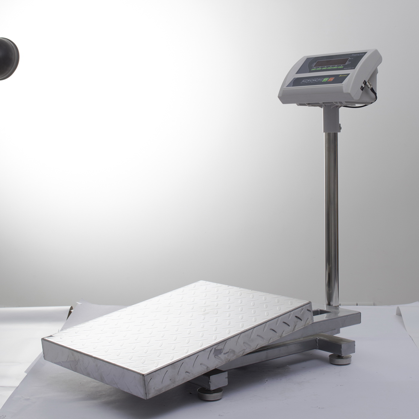 Platform Scale with Built-In Automatic Bi-Volt Charger - view 2